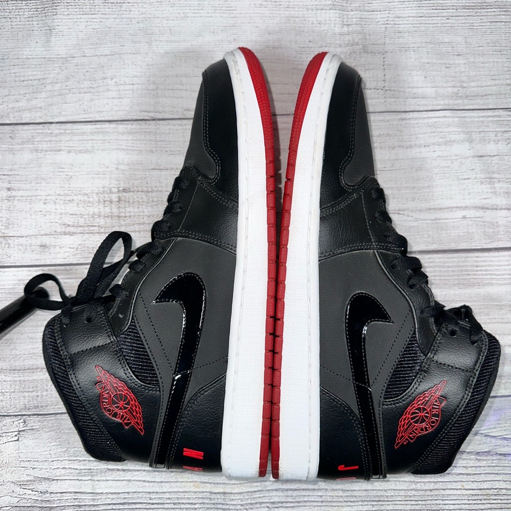 Nike Air Jordan 1 Mid Bred Like New size 11.5 M